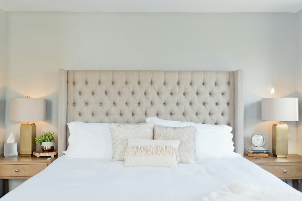 Ein Polsterbett für das Schlafzimmer: Betten mit Komfort und Stil