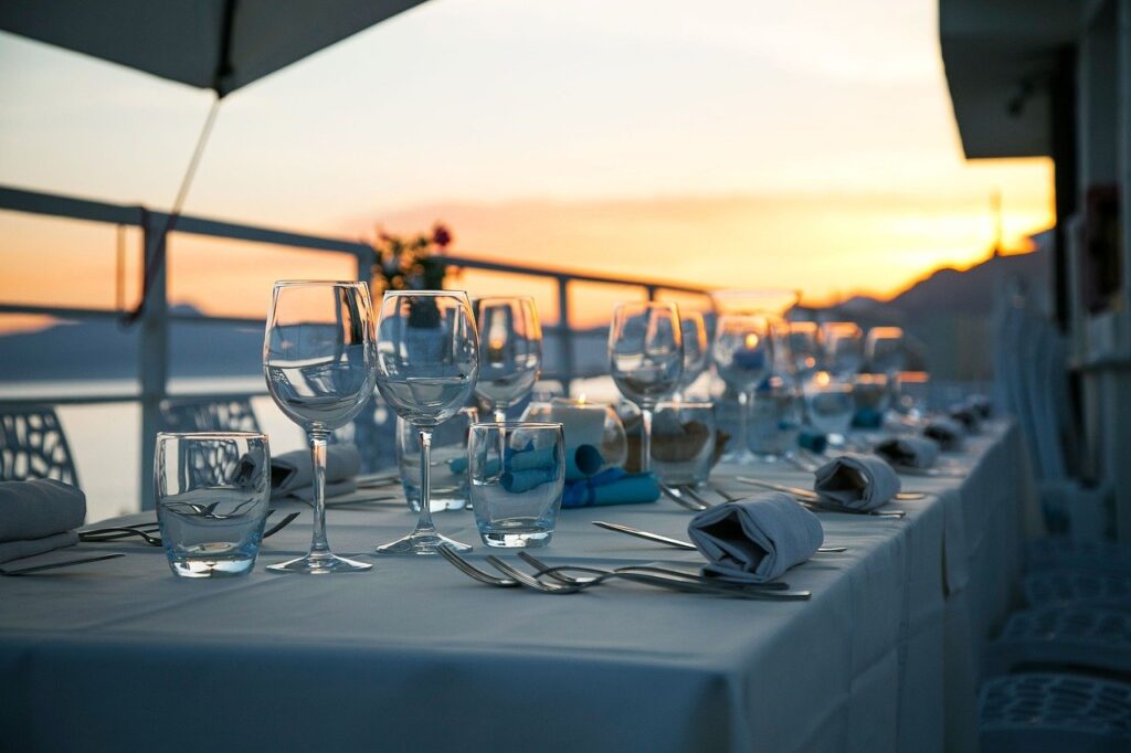 Stilvoll und nachhaltig einrichten für Gastronomie und Hotel